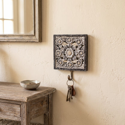 Brass Carved Hanger 'Ayana' - Black & White